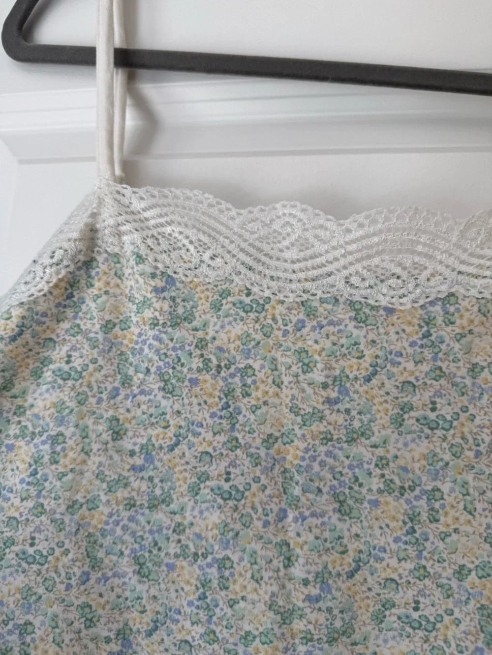 Ann Taylor Camisole / Cami in Pastel Floral Pattern, Medium